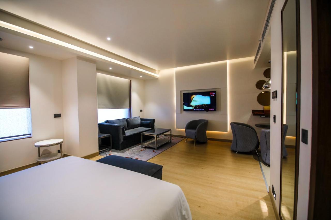 Radisson Blu Towers Kaushambi Delhi Ncr Ghaziabad Exterior foto A room at the hotel