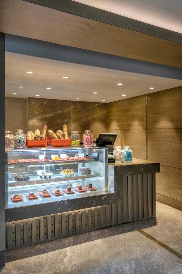 Radisson Blu Towers Kaushambi Delhi Ncr Ghaziabad Exterior foto The Pastry Shop