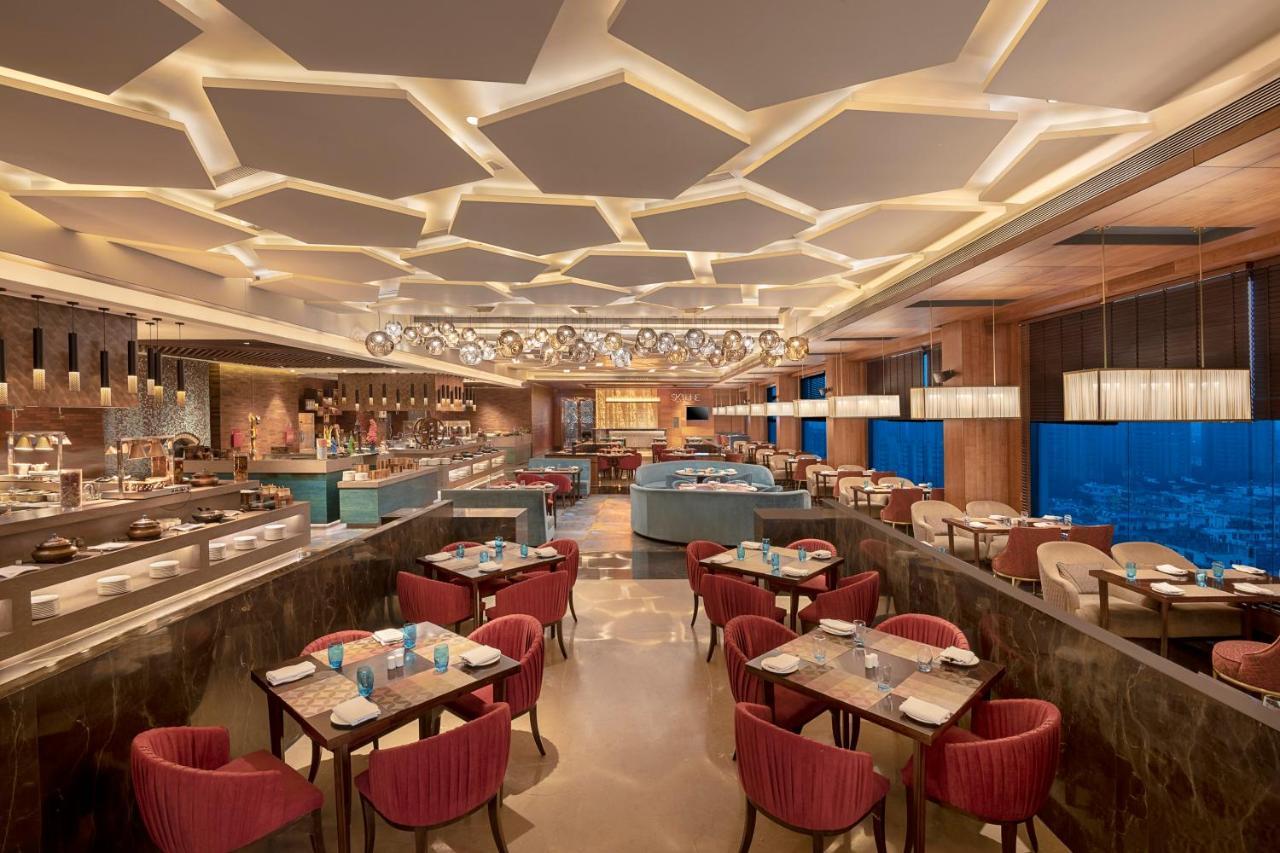 Radisson Blu Towers Kaushambi Delhi Ncr Ghaziabad Exterior foto The restaurant
