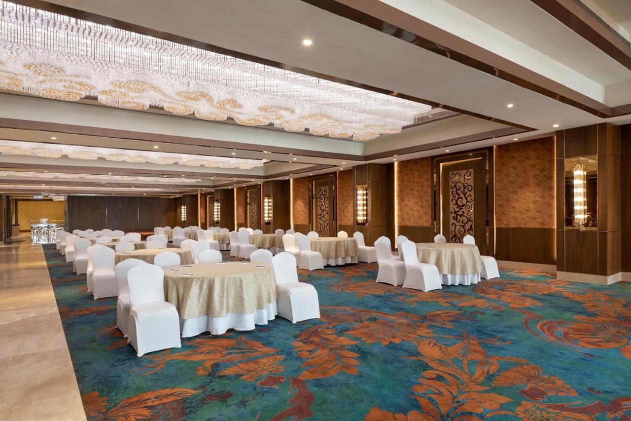 Radisson Blu Towers Kaushambi Delhi Ncr Ghaziabad Exterior foto The Grand Ballroom