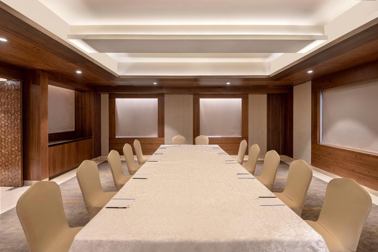 Radisson Blu Towers Kaushambi Delhi Ncr Ghaziabad Exterior foto Boardroom