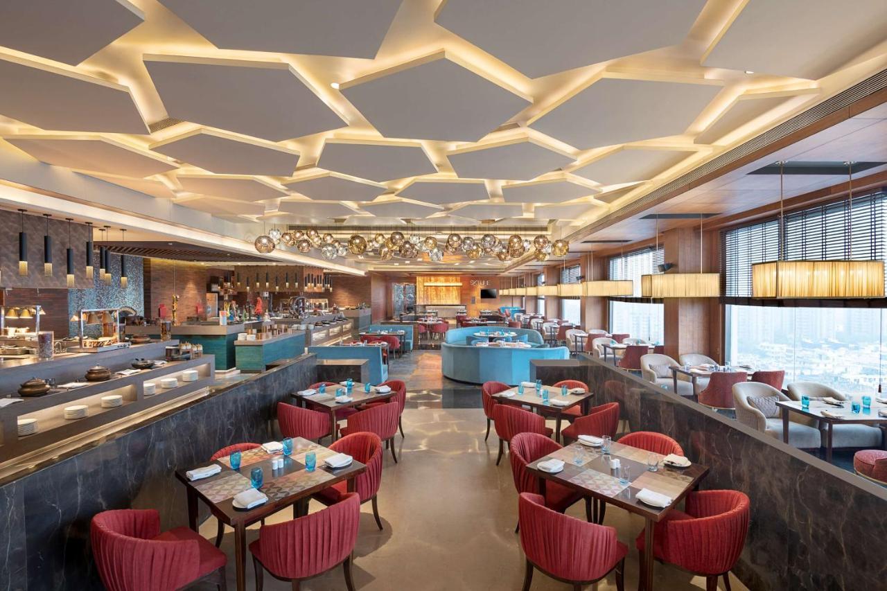 Radisson Blu Towers Kaushambi Delhi Ncr Ghaziabad Exterior foto The restaurant