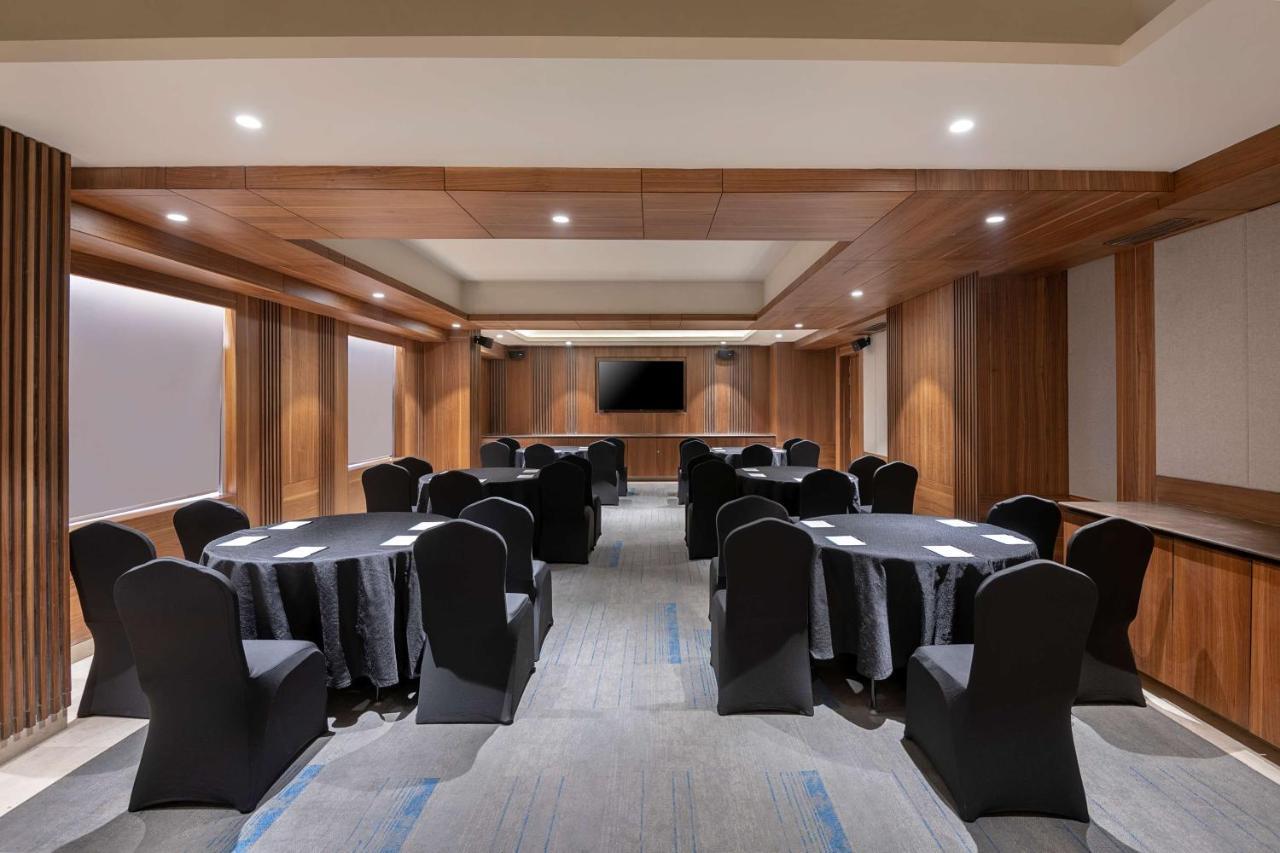 Radisson Blu Towers Kaushambi Delhi Ncr Ghaziabad Exterior foto Meeting room at the hotel