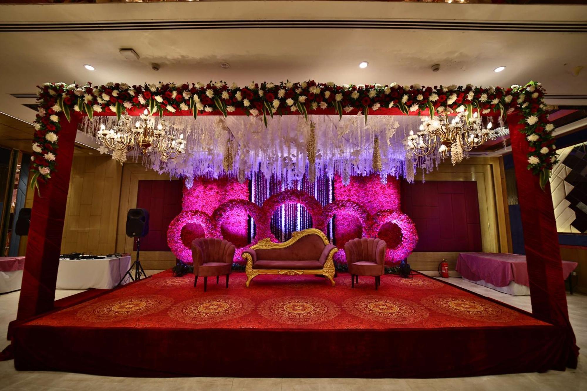 Radisson Blu Towers Kaushambi Delhi Ncr Ghaziabad Exterior foto A wedding reception in India