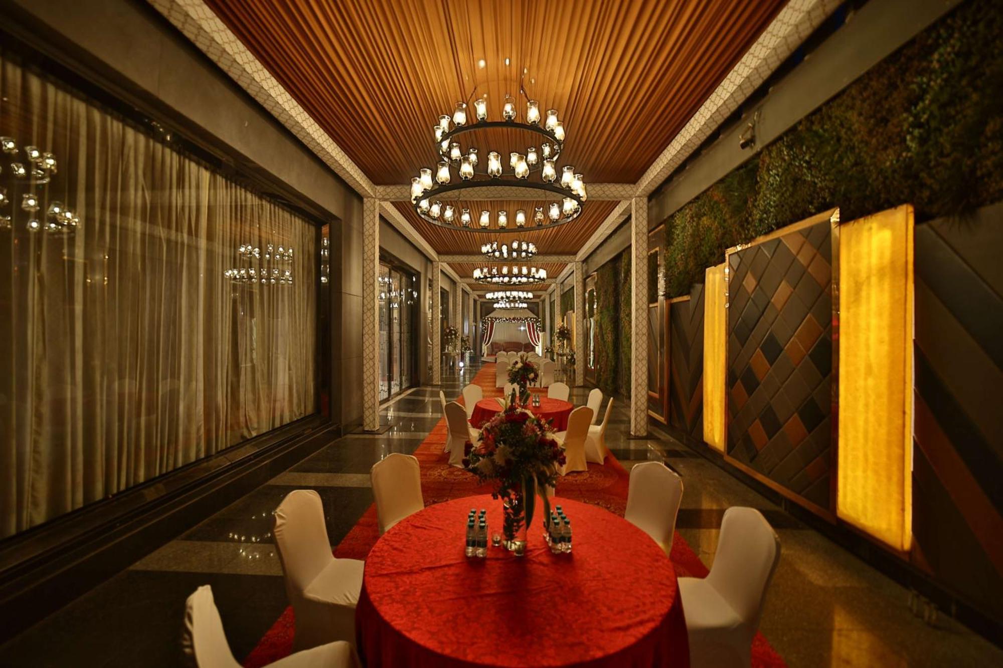 Radisson Blu Towers Kaushambi Delhi Ncr Ghaziabad Exterior foto The Imperial, New Delhi