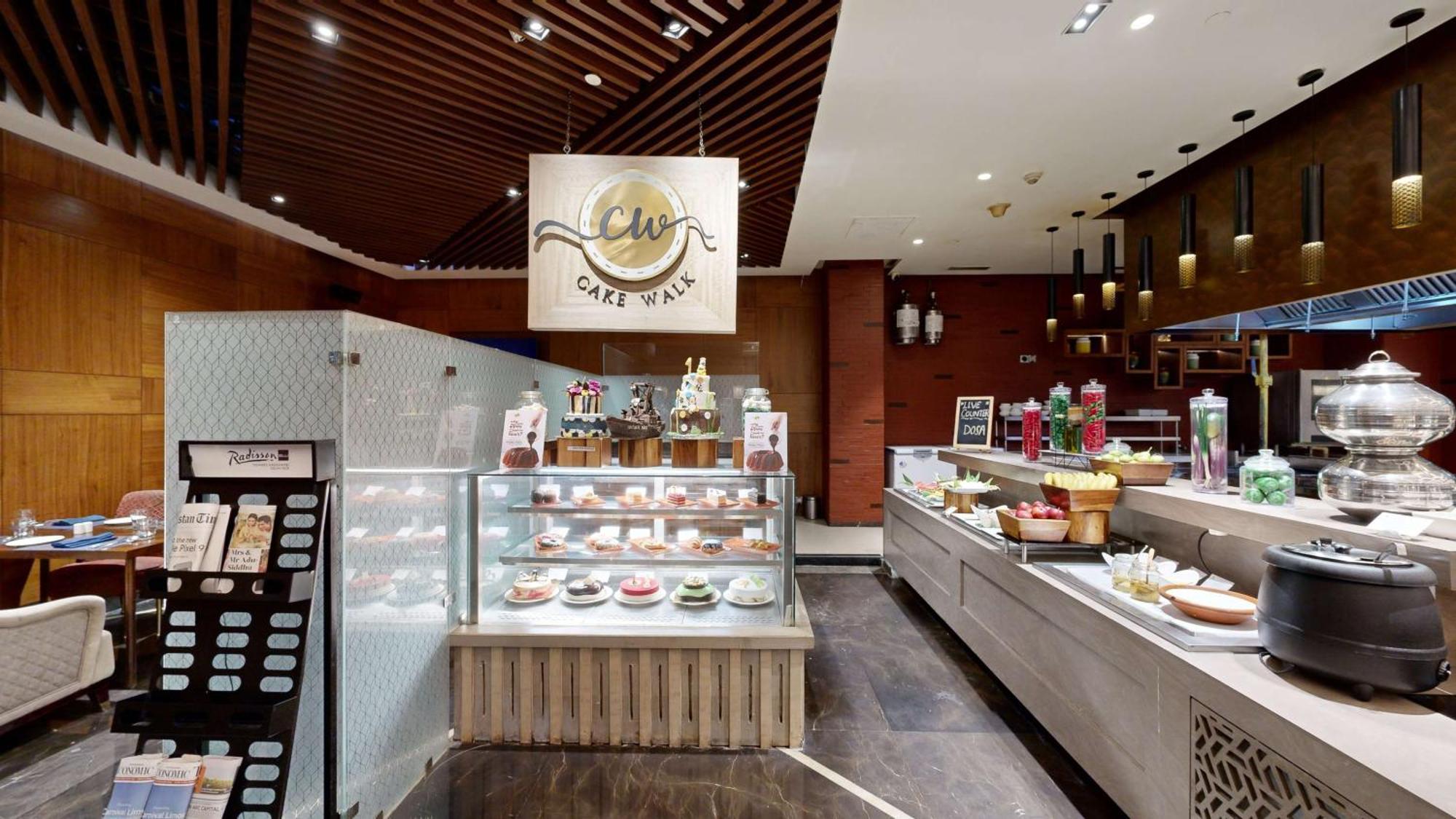 Radisson Blu Towers Kaushambi Delhi Ncr Ghaziabad Exterior foto Cake Walk