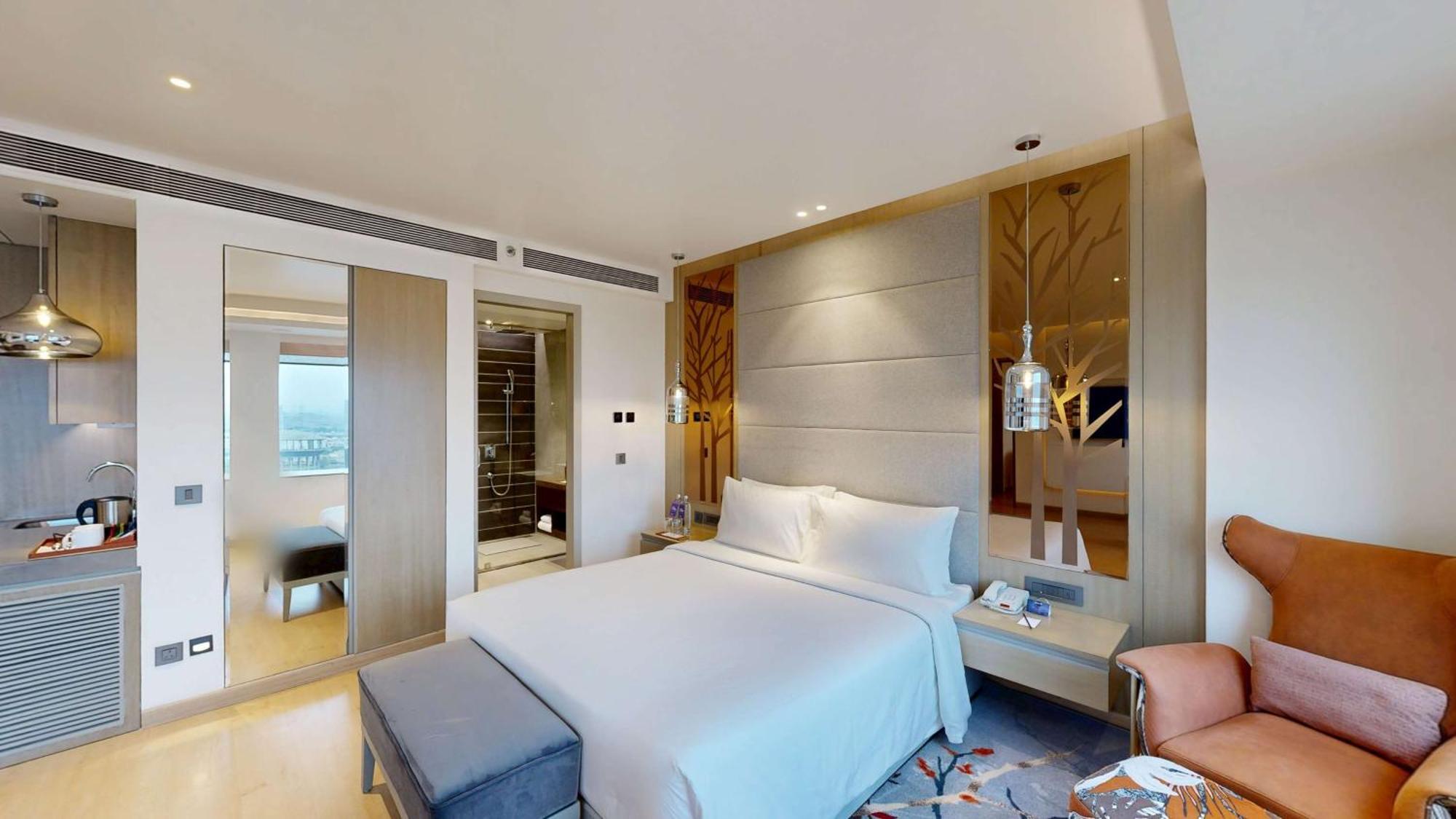 Radisson Blu Towers Kaushambi Delhi Ncr Ghaziabad Exterior foto A bedroom at the hotel