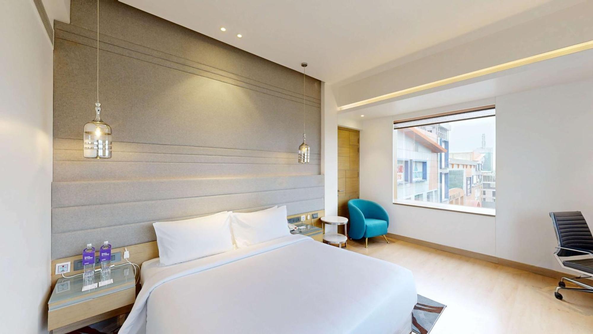 Radisson Blu Towers Kaushambi Delhi Ncr Ghaziabad Exterior foto A room at the hotel